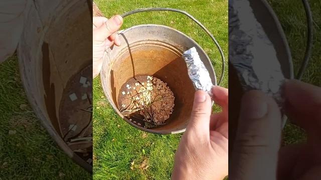 Самоделка из железного ведра простейшая коптильня горячего копчения #diy #tool #самоделка Самоделка из железного ведра простейшая коптильня горячего копчения #diy #tool #самоделка