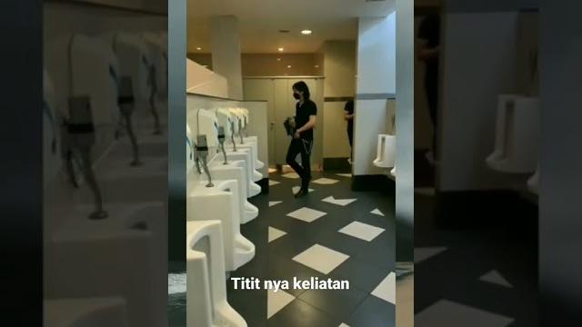 Titit ngakak !lucu! meme!!/ wc umum Titit ngakak !lucu! meme!!/ wc umum