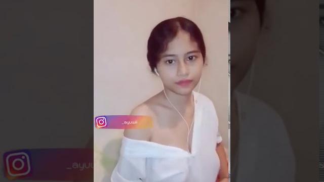 Abg cantik sedang asik colmek Abg cantik sedang asik colmek