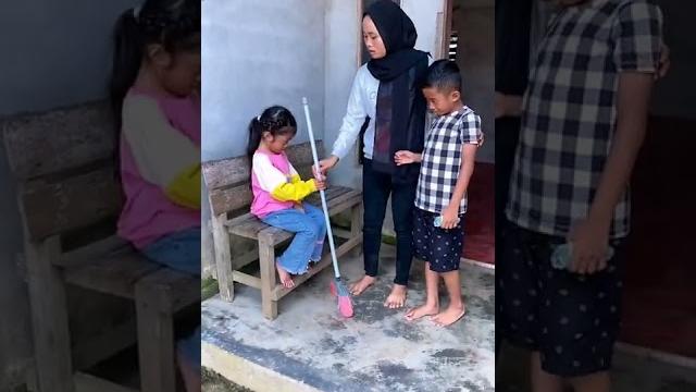Anak tiri selalu di siksa #shorts Anak tiri selalu di siksa #shorts
