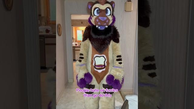 It’s so creepy #furry #fursuit #costume #cosplay It’s so creepy #furry #fursuit #costume #cosplay