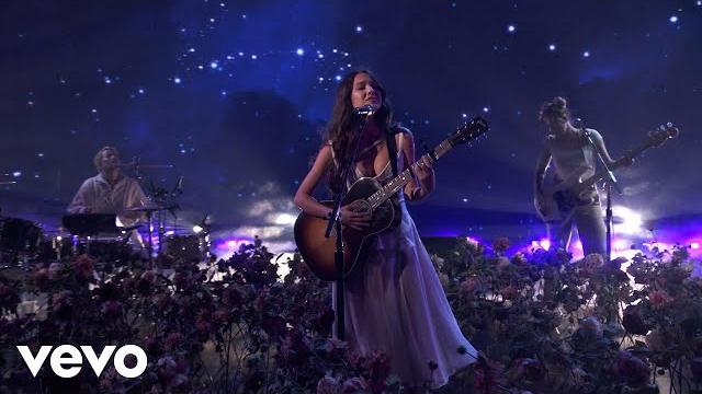 Olivia rodrigo - traitor (live from the american music awards/2021) Olivia rodrigo - traitor (live from the american music awards/2021)