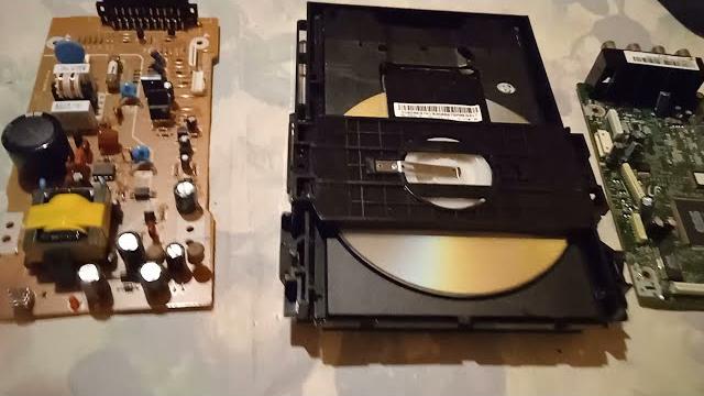 Разбираем на металлолом dvd плейер samsung p-171.сколько можно заработать. разборка хлама. Разбираем на металлолом dvd плейер samsung p-171.сколько можно заработать. разборка хлама.