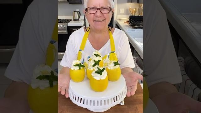 Panna e limoni (lemon whipped cream dessert) Panna e limoni (lemon whipped cream dessert)