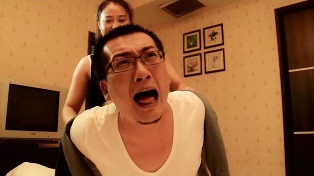 小伙相親遇上跆拳道女高手,親熱一下活像殺豬現場,把小伙嚇夠嗆! 小伙相親遇上跆拳道女高手,親熱一下活像殺豬現場,把小伙嚇夠嗆!