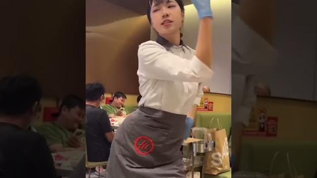 超強的海底撈apt舞,表情/動作/舞步 很到位! 超強的海底撈apt舞,表情/動作/舞步 很到位!