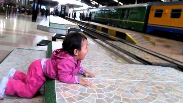 Ellova in bandung station Ellova in bandung station
