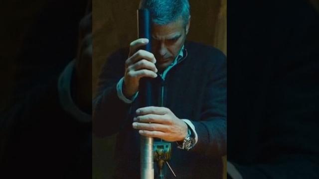 Киллер, который делает оружие из мусора Киллер, который делает оружие из мусора