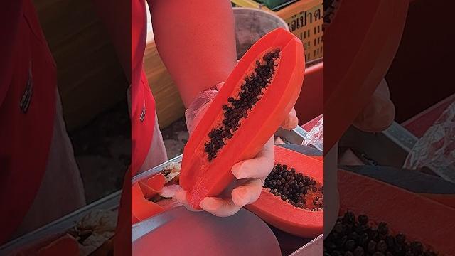Must try! $1 fresh papaya - fruit cutting skills Must try! $1 fresh papaya - fruit cutting skills