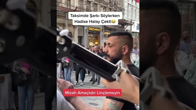 Taksimde şarkı söylerken bakın kim halay çekti #esmere #halay #granihalay #düğün #music Taksimde şarkı söylerken bakın kim halay çekti #esmere #halay #granihalay #düğün #music