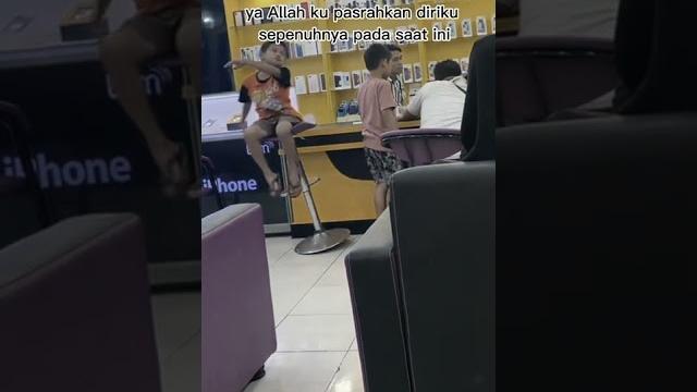 Lucu viral video bocil jatuh dari kursi bikin ngakak Lucu viral video bocil jatuh dari kursi bikin ngakak