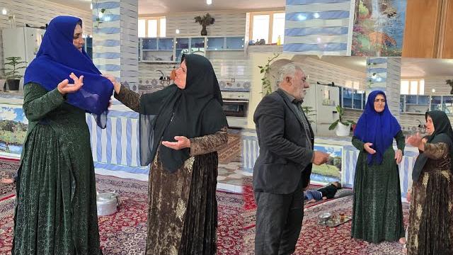 The grandmother's anger at the shopkeeper's sister because the children's grandfather returned. The grandmother's anger at the shopkeeper's sister because the children's grandfather returned.