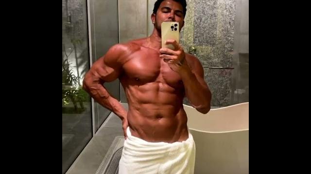 Body moulding Body moulding