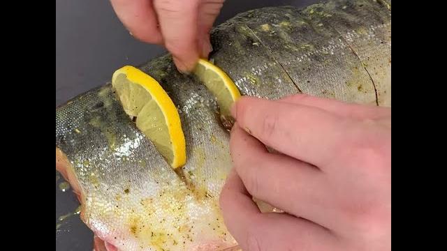 Горбуша в духовке с лимонным соком)) Горбуша в духовке с лимонным соком))