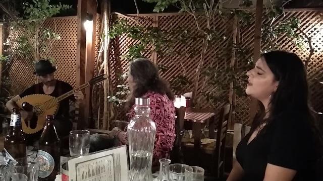 Penelope sings Penelope sings