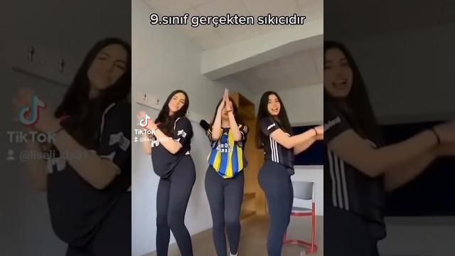 Liseli kız sınıfta muhteşem dans #lise #okul Liseli kız sınıfta muhteşem dans #lise #okul