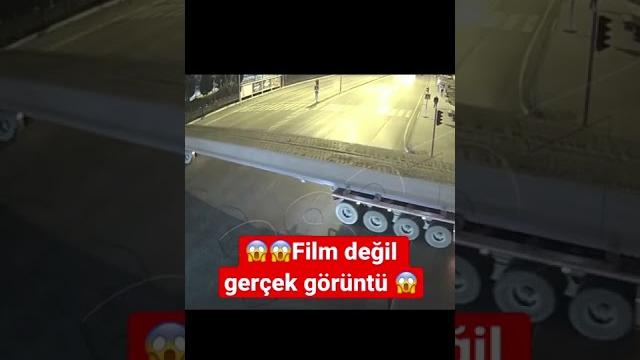 Trafik kazası film değil gerçek Trafik kazası film değil gerçek