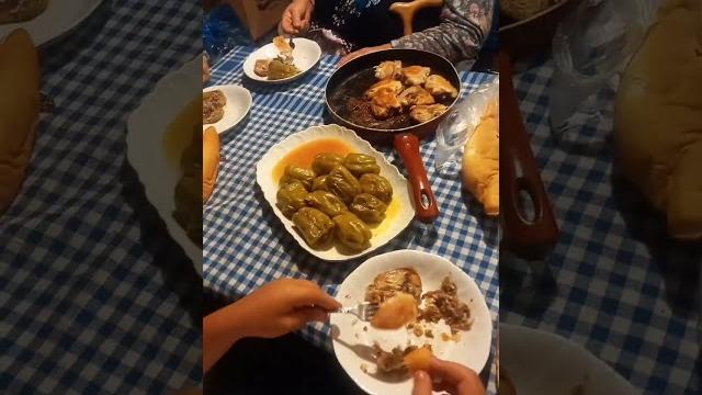 Horoz yiyoruz biz Horoz yiyoruz biz