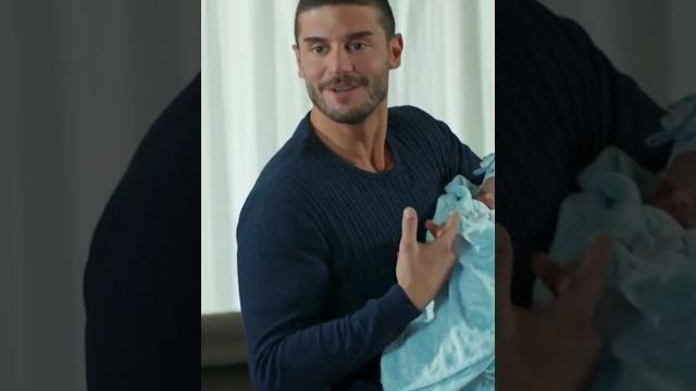 Ayşegül bir anda çıplak kaldı - i̇lişki durumu karışık #shorts Ayşegül bir anda çıplak kaldı - i̇lişki durumu karışık #shorts