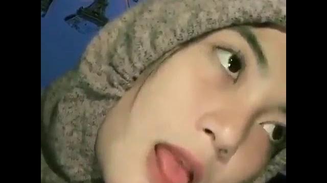 Lidah manis || cewek cantik Lidah manis || cewek cantik