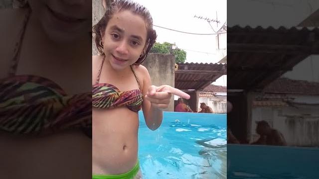 Na piscina:leia a descrição. Na piscina:leia a descrição.