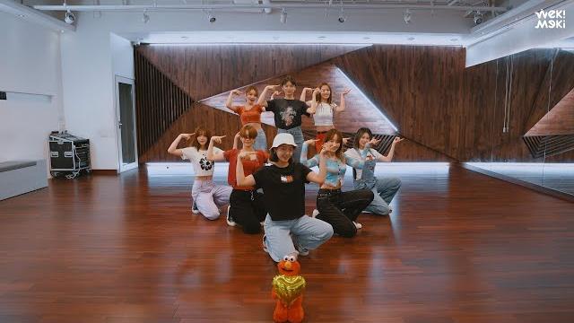 Weki meki 위키미키 - moya moya dance practice Weki meki 위키미키 - moya moya dance practice
