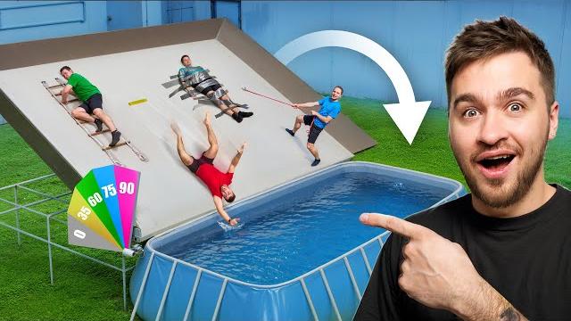Наклоняющийся пол! кто последний упадет в бассейн? Наклоняющийся пол! кто последний упадет в бассейн?