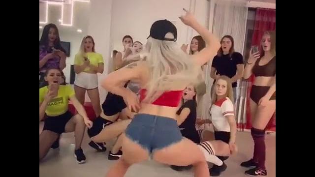 Russian girl besttwerk / best twerk ever Russian girl besttwerk / best twerk ever