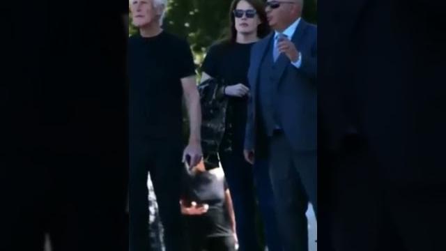 Jennifer aniston wore matthew perry's gifted jacket during his funeral 12th november 2023 Jennifer aniston wore matthew perry's gifted jacket during his funeral 12th november 2023