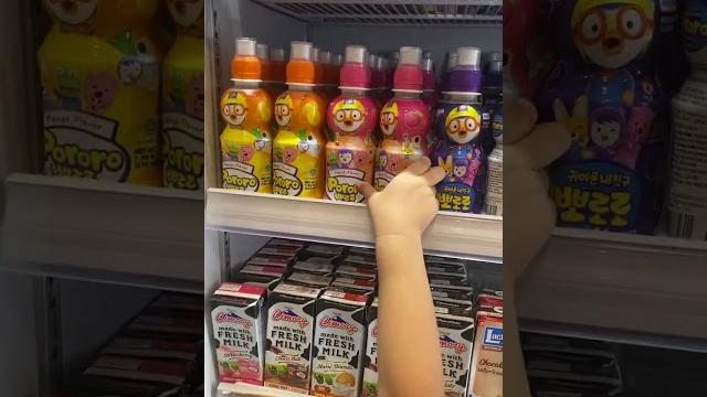 Eveline beli minuman pororo #shorts #viral #banana #caca Eveline beli minuman pororo #shorts #viral #banana #caca