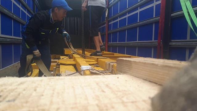Камаз./выгрузка через крышу/ Камаз./выгрузка через крышу/