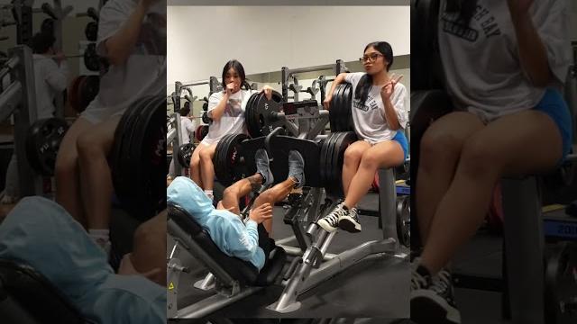 Leg pressing 2 gym girls #shorts #gym #abg Leg pressing 2 gym girls #shorts #gym #abg