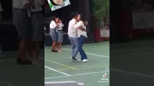 Dansa timor, ibu guru vs murid Dansa timor, ibu guru vs murid