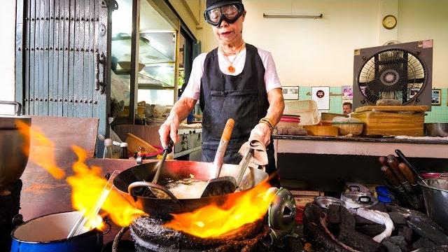 Thai street food michelin star - giant crab omelet at jay fai (ร้านเจ๊ไฝ) in bangkok, thailand! Thai street food michelin star - giant crab omelet at jay fai (ร้านเจ๊ไฝ) in bangkok, thailand!