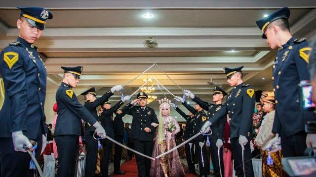 Upacara pedang pora pernikahan Upacara pedang pora pernikahan