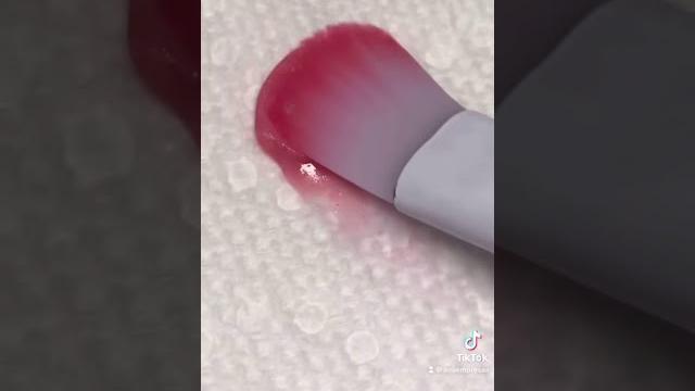 Using a make up brush instead of an acrylic brush? $1 nail hack Using a make up brush instead of an acrylic brush? $1 nail hack