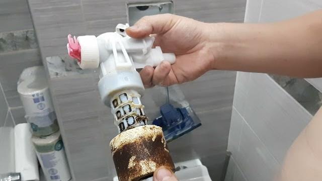 Течет инсталяция грое Течет инсталяция грое