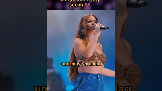 Simge’nin giydiği kıyafete eleştiri: ‘üstünü giymeyi unutmuş!’ ‘bikiniyle konser mi olur?’ Simge’nin giydiği kıyafete eleştiri: ‘üstünü giymeyi unutmuş!’ ‘bikiniyle konser mi olur?’