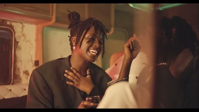 Ariel wayz & juno kizigenza - away (official video) Ariel wayz & juno kizigenza - away (official video)