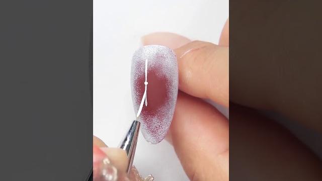 冬季美甲教程,超细致的一款雪花美甲。 冬季美甲教程,超细致的一款雪花美甲。