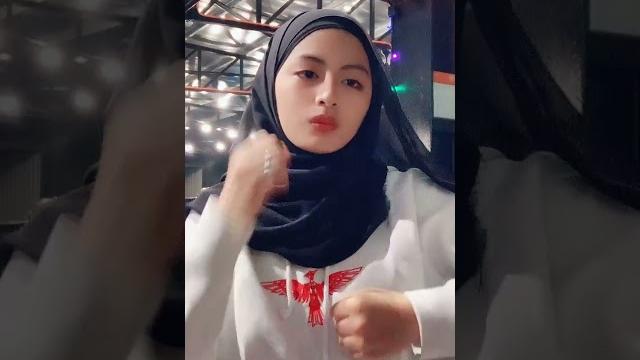 Malaysia girl , handjob style tiktok challenge Malaysia girl , handjob style tiktok challenge