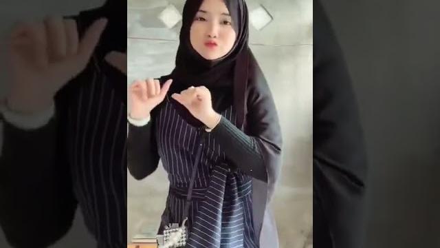 Gimana gimana ya? #tiktokviral #tiktok #hijabhot #hijab #jilbabsange #jilbabcrot #jilbab #jilbobs Gimana gimana ya? #tiktokviral #tiktok #hijabhot #hijab #jilbabsange #jilbabcrot #jilbab #jilbobs