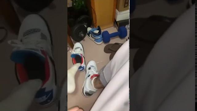 刚刚训练完的小白袜 white socks after training 刚刚训练完的小白袜 white socks after training