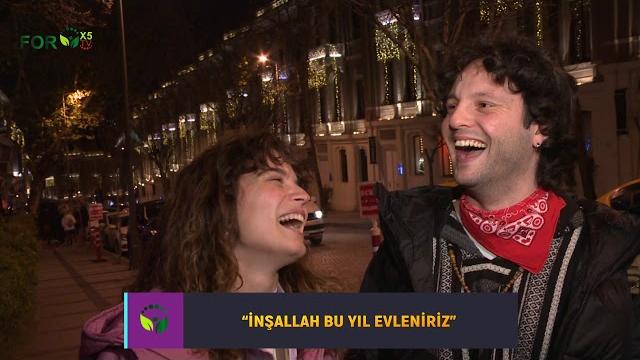 Asli beki̇roğlu evli̇li̇ğe can attiğini gösteri̇rken sevgi̇li̇si̇ ayn fi̇ki̇rde olmadiğini nasil gösterdi̇? Asli beki̇roğlu evli̇li̇ğe can attiğini gösteri̇rken sevgi̇li̇si̇ ayn fi̇ki̇rde olmadiğini nasil gösterdi̇?