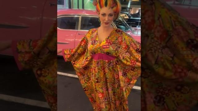 It’s not easy to look this ridiculous. #vintagefashion #carlottachampagne #caftan #vivalasvegas It’s not easy to look this ridiculous. #vintagefashion #carlottachampagne #caftan #vivalasvegas