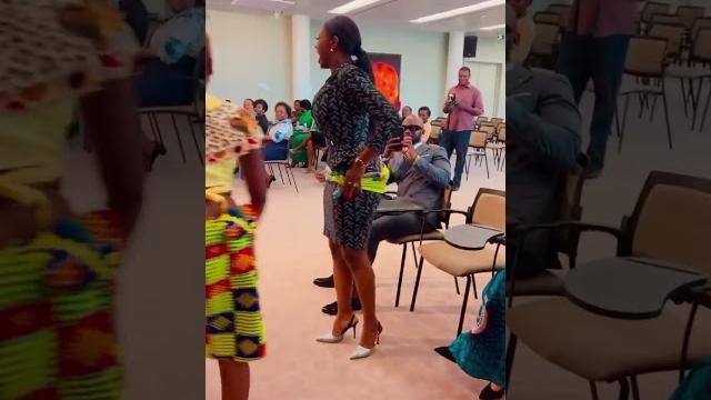Liloca arrasa dançando zore, cintura sem travões Liloca arrasa dançando zore, cintura sem travões