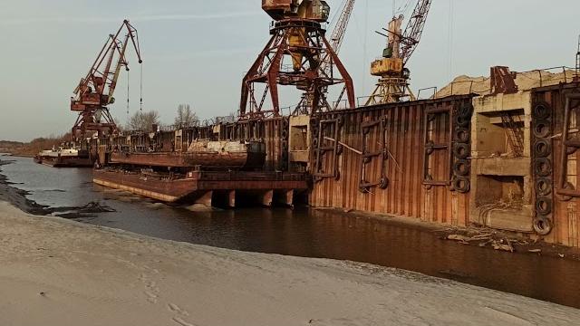 Колпашевской речной порт. Колпашевской речной порт.