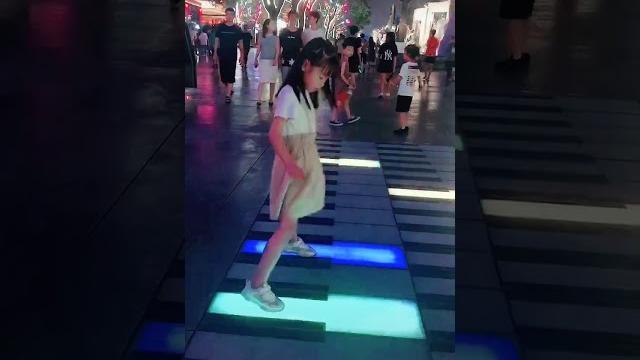 اجمل بنت تقدر تعزف العزفه بتجنن اجمل بنت تقدر تعزف العزفه بتجنن