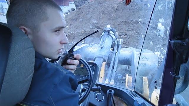 Работа на фронтальном погрузчике. Работа на фронтальном погрузчике.