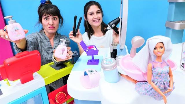 Ayşe vs ümit - güzellik salonu ve süper market - en sevimli bölümler. komik videolar Ayşe vs ümit - güzellik salonu ve süper market - en sevimli bölümler. komik videolar